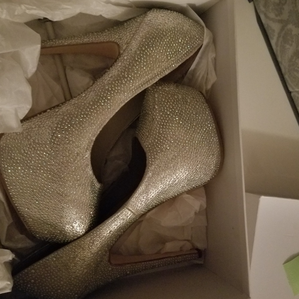 Just Fab Luxe Turlington Sz 10 Champagne